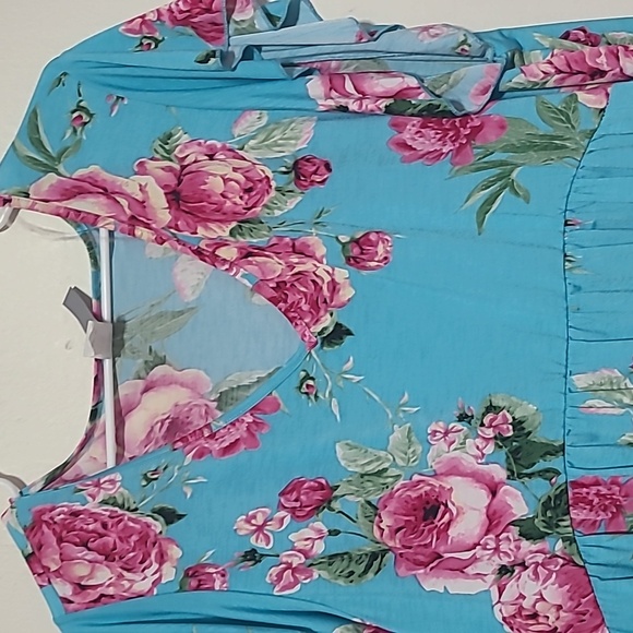 Beautiful Floral Blue and Pink Women's Top - Picture 2 of 7